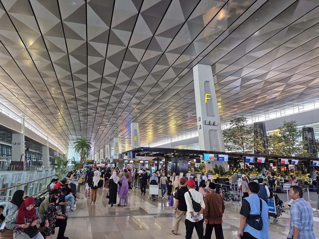 sewa mobil cibubur ke bandara soekarno hatta solusi perjalanan anti telat dengan armada prima